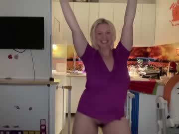 cam girl porn kiradivine image #3863570