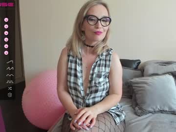 cam girl porn emilymilf__ image #4519435