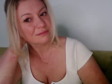cam girl porn kiradivine image #1668515