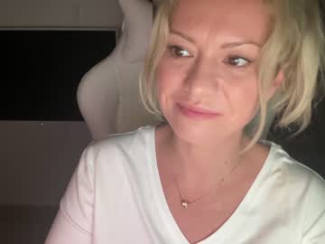 cam girl porn kiradivine image #2653082
