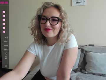 cam girl porn emilymilf__ image #4110400