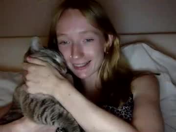 cam girl porn littlee_redd image #6979946