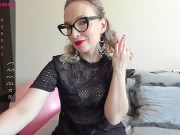 cam girl porn emilymilf__ image #4690785